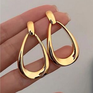 Gold Minimalist Drop Earrings with Teardrop Design